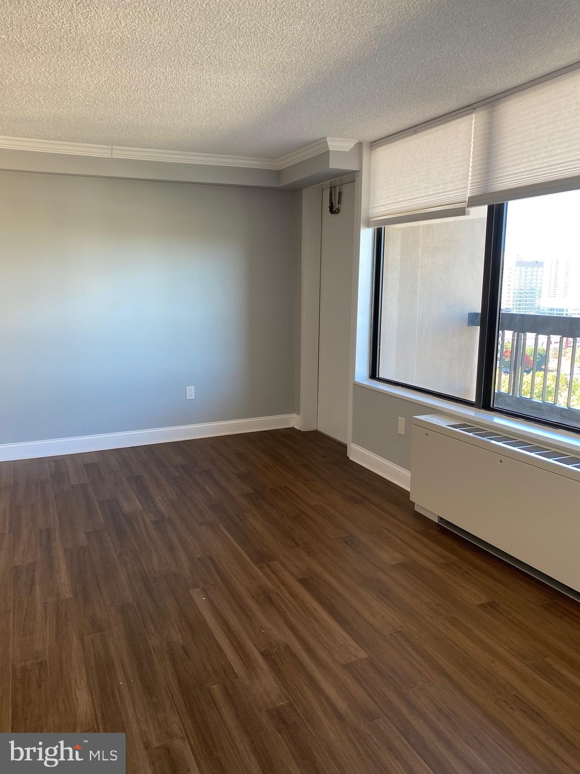 SKYLINE PLAZA - Residential