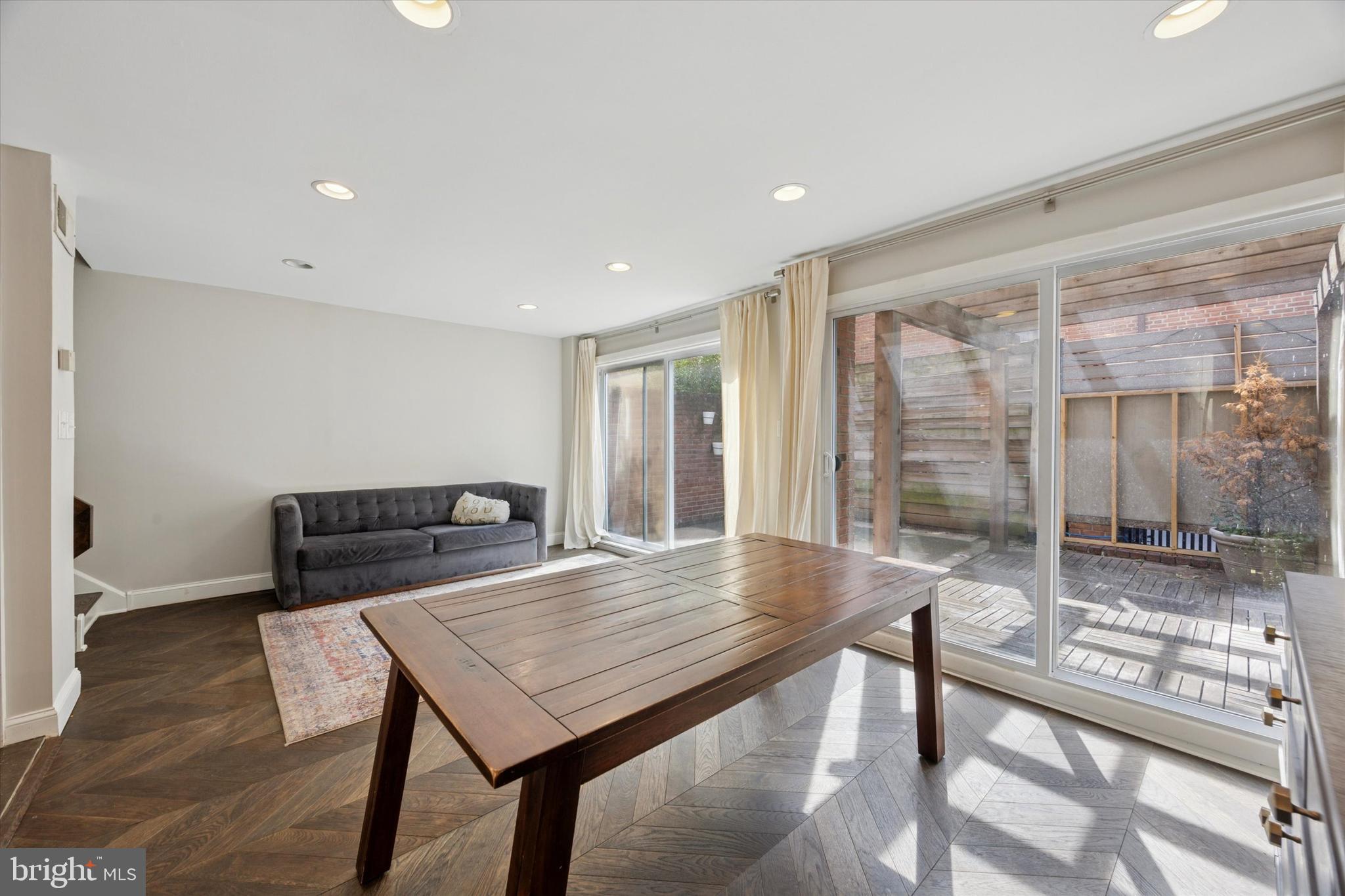 WASHINGTON SQ WEST - Residential