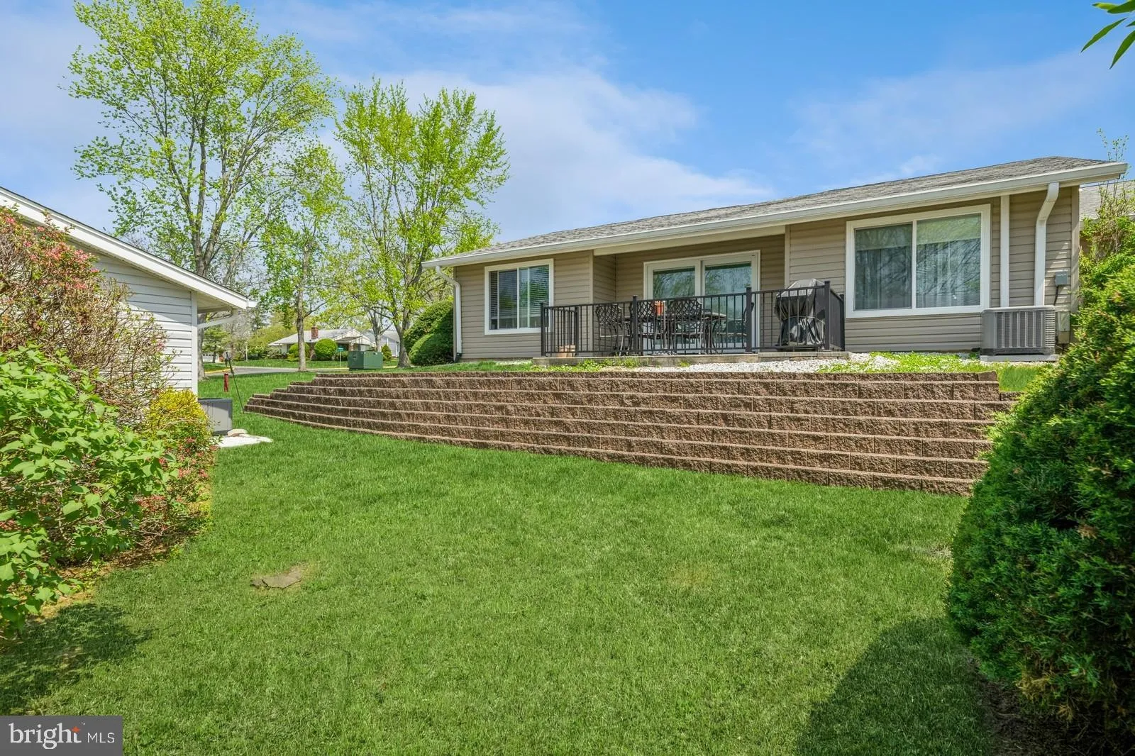 Monroe Township, New Jersey 08831, United States, 2 Bedrooms Bedrooms, ,2 BathroomsBathrooms,Residential,Pending,117282