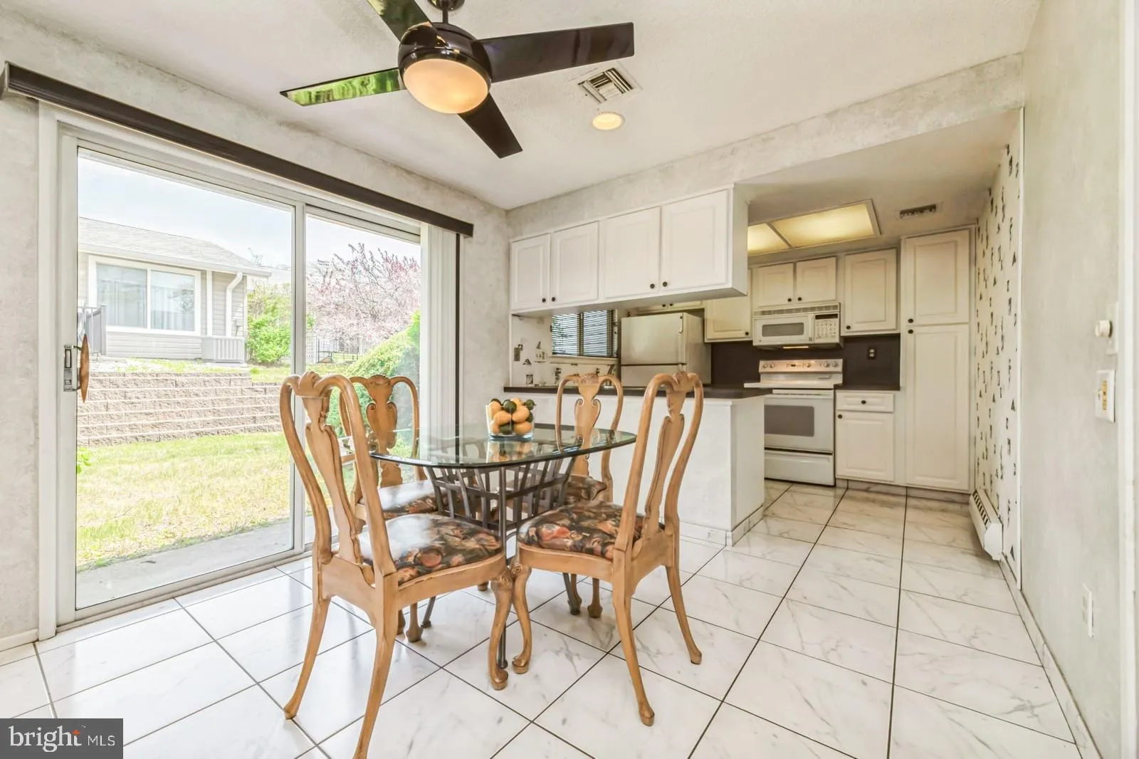 Monroe Township, New Jersey 08831, United States, 2 Bedrooms Bedrooms, ,2 BathroomsBathrooms,Residential,Pending,117282