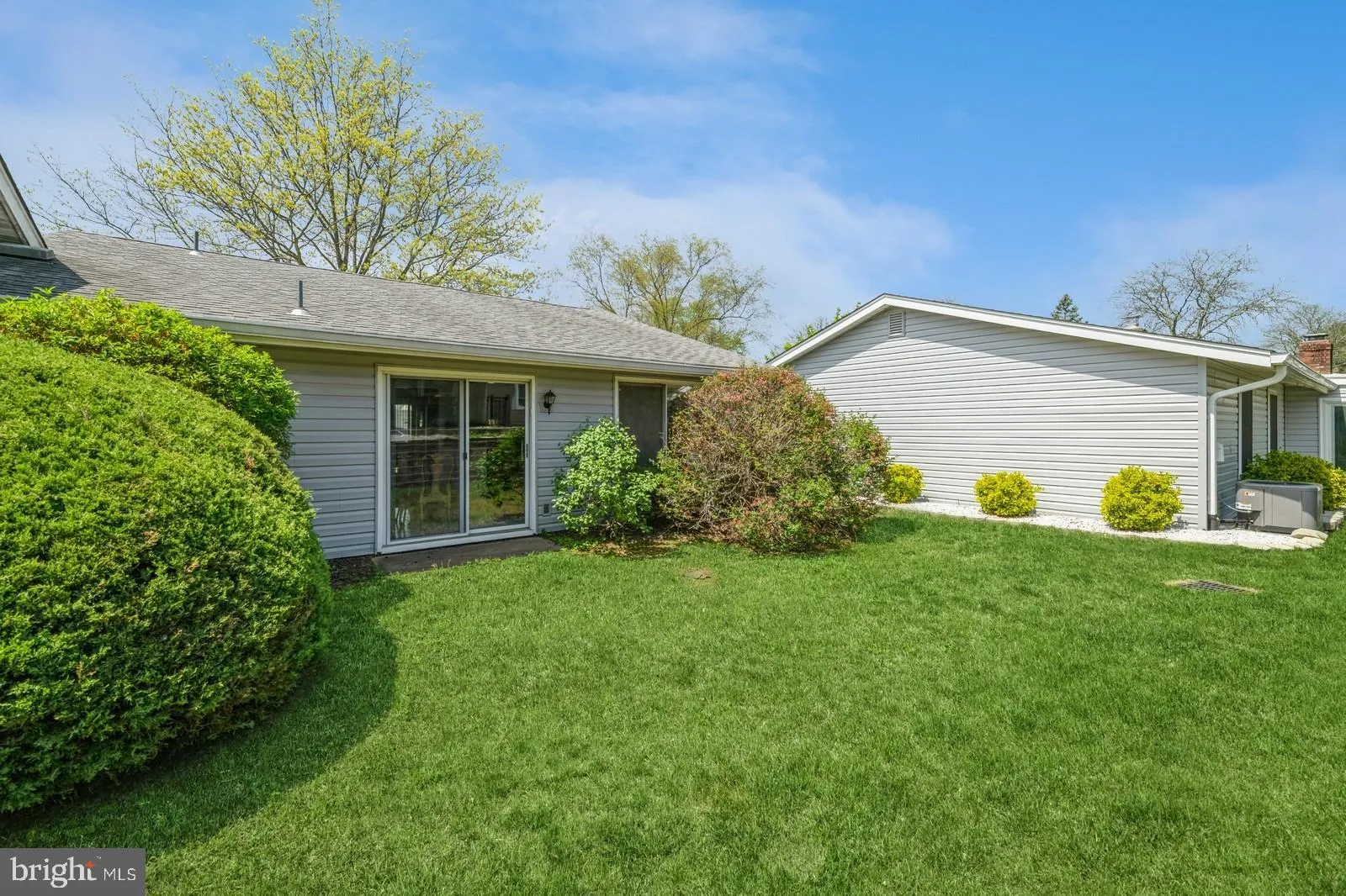 Monroe Township, New Jersey 08831, United States, 2 Bedrooms Bedrooms, ,2 BathroomsBathrooms,Residential,Pending,117282