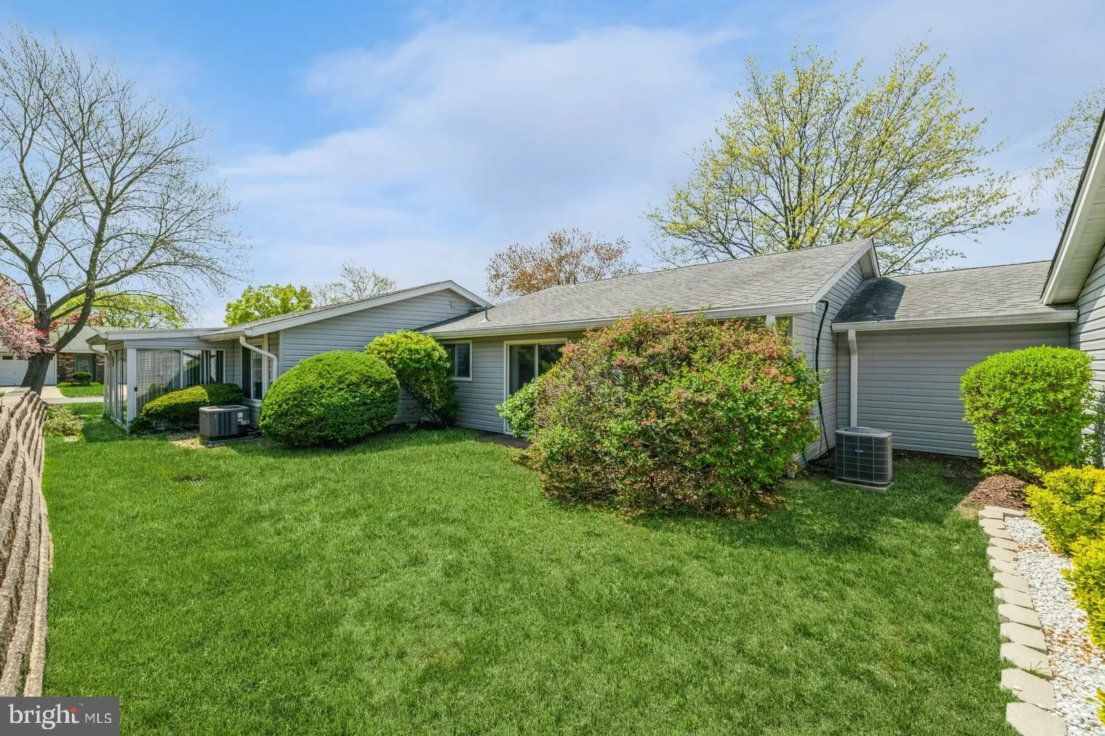 Monroe Township, New Jersey 08831, United States, 2 Bedrooms Bedrooms, ,2 BathroomsBathrooms,Residential,Pending,117282