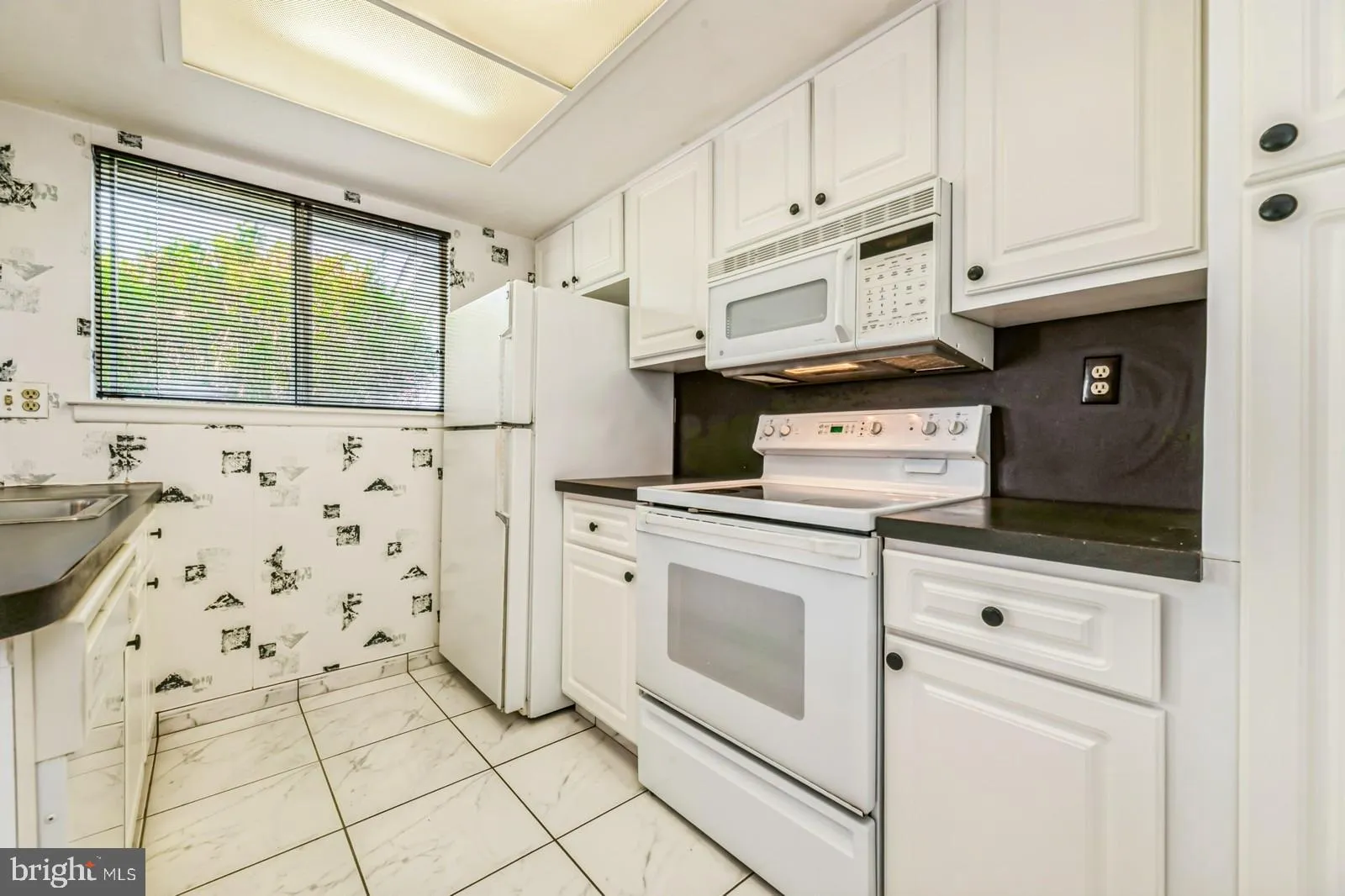 Monroe Township, New Jersey 08831, United States, 2 Bedrooms Bedrooms, ,2 BathroomsBathrooms,Residential,Pending,117282