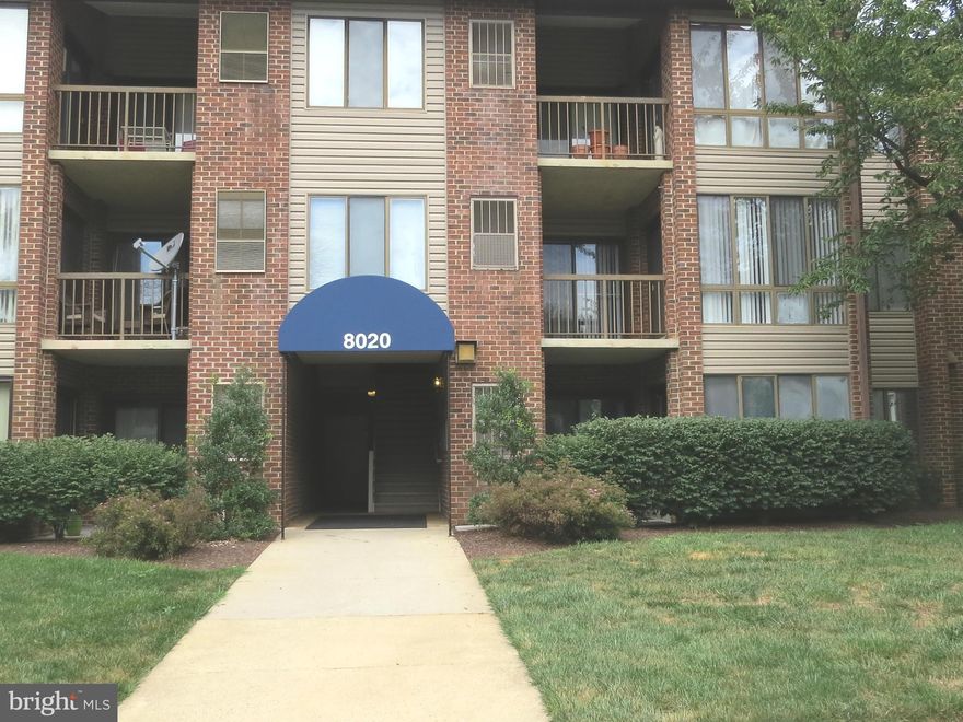 Spacious and comfortable 3bed, 2 bath condo located 1 floor above street level. Separate dining room Large living room. Kitchen with comfortable table space. Separate laundry room.  Master bedroom with walk-in closet. Great balcony. Excellent location. Close to Shady Grove metro & bus route. Great schools. Easy access to highways. Great recreational facilities & park in the neighborhood.