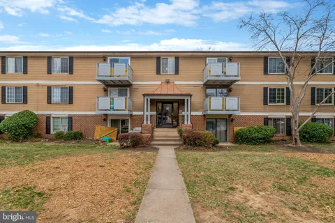 4300 Buckman Road Unit D, Alexandria, VA MLS: VAFX2214802