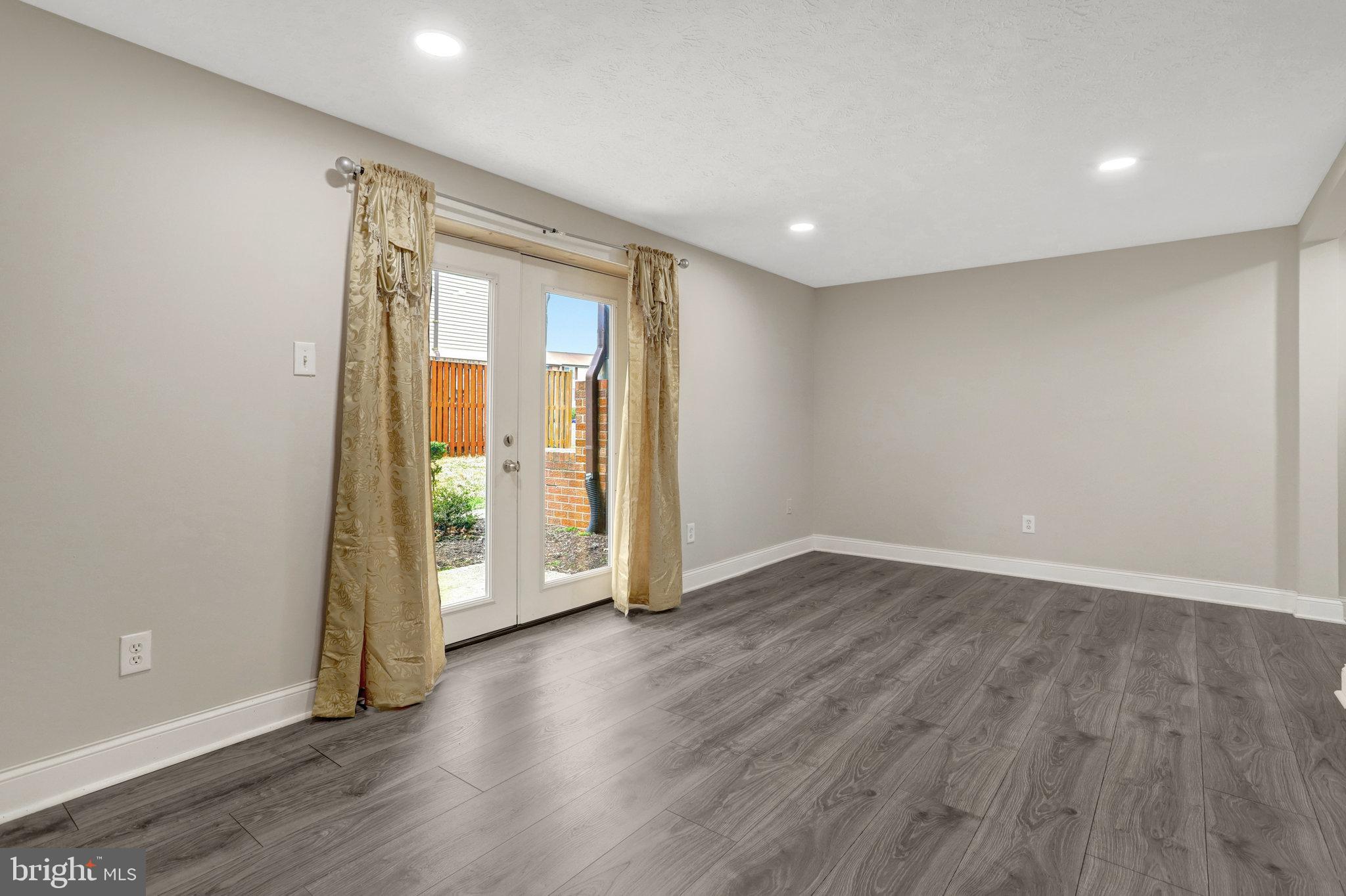 MOUNT VERNON LAKES - Residential