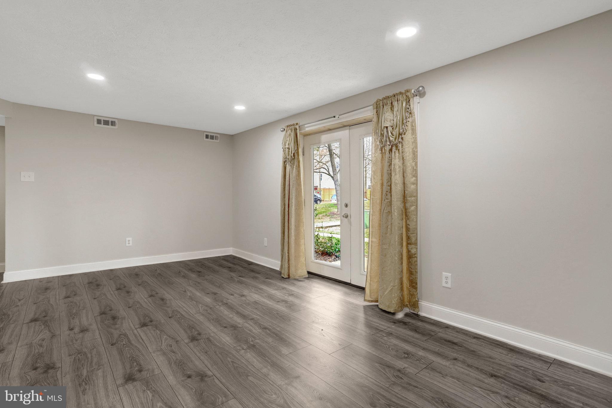 MOUNT VERNON LAKES - Residential