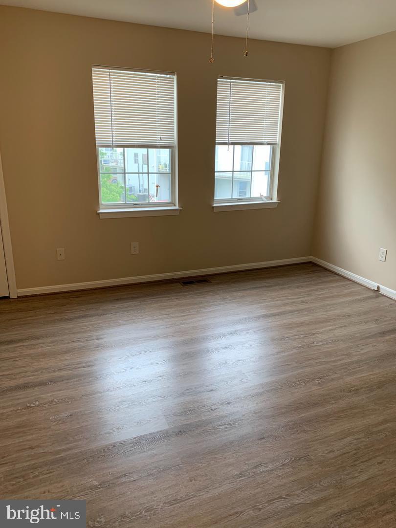 LEEDS SQUARE - Residential Lease