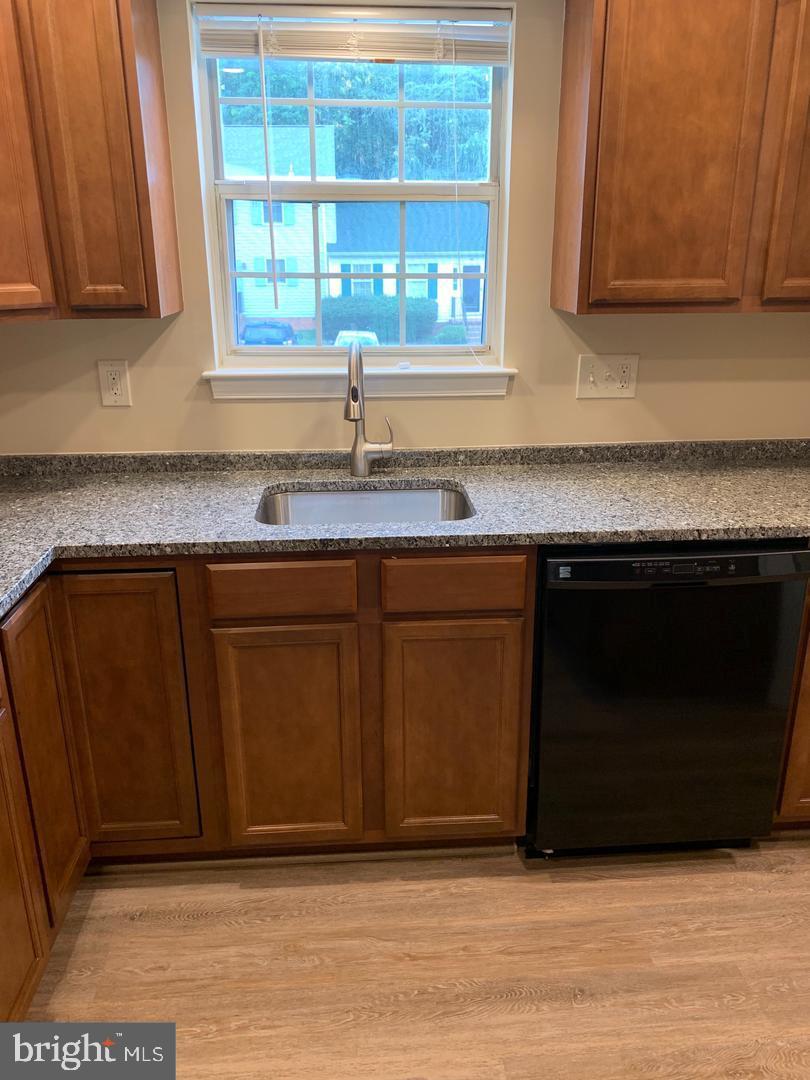 LEEDS SQUARE - Residential Lease