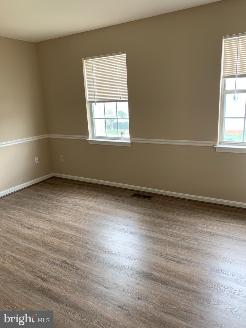 LEEDS SQUARE - Residential Lease