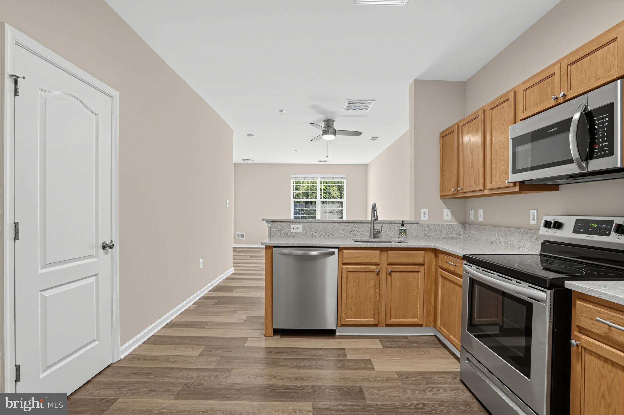 43620 HAMPSHIRE CROSSING SQUARE