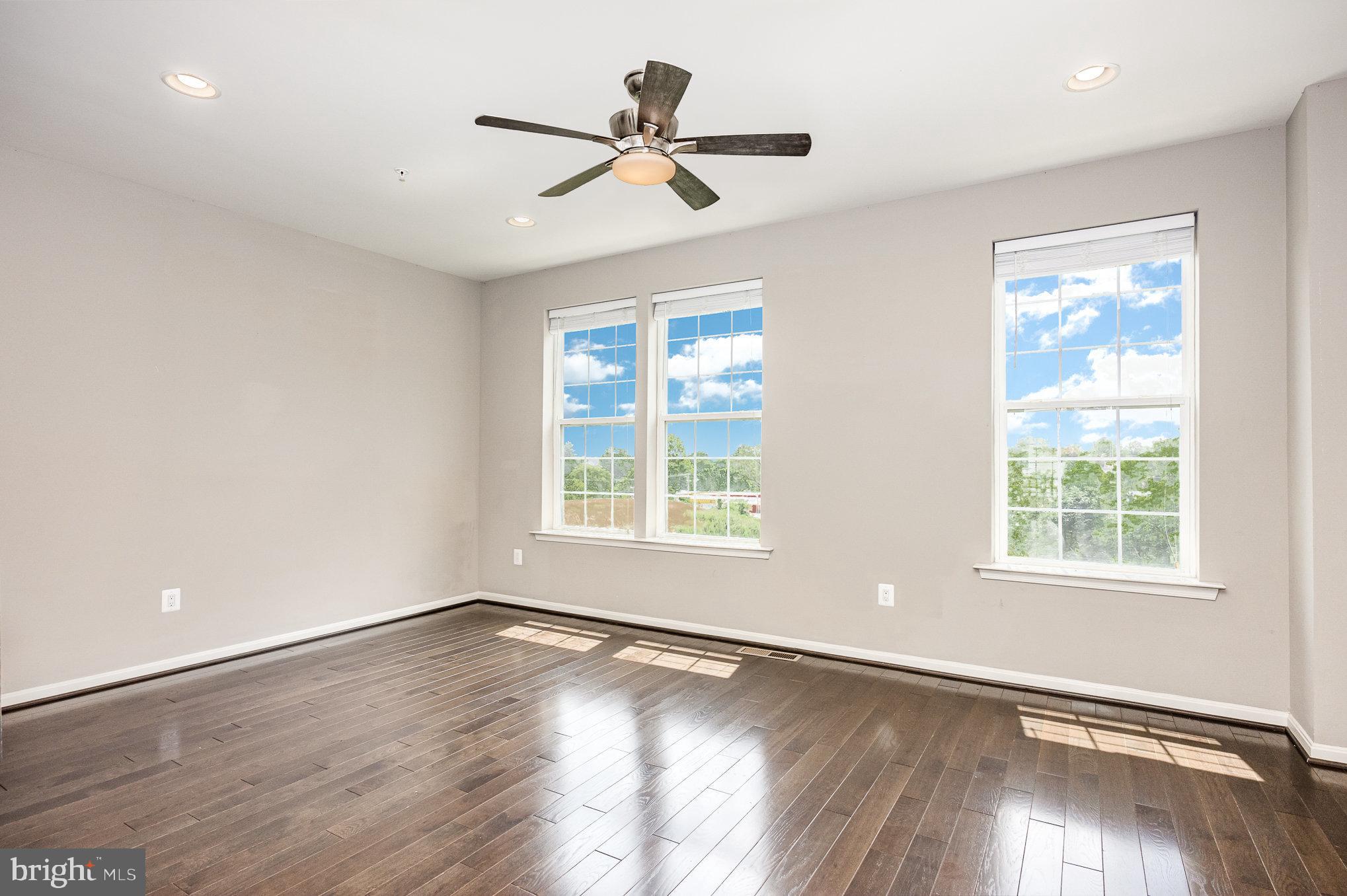 7223 BARRY LANE