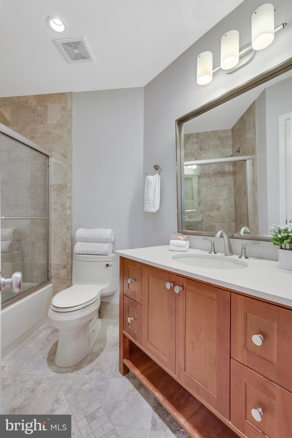 HARBOR POINT - Residential