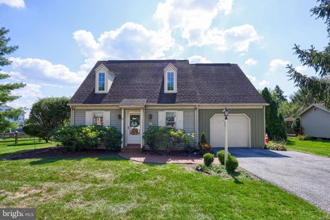 Photo of 306 Bracken Drive, LANCASTER, PA 17601 (MLS # PALA2076364)