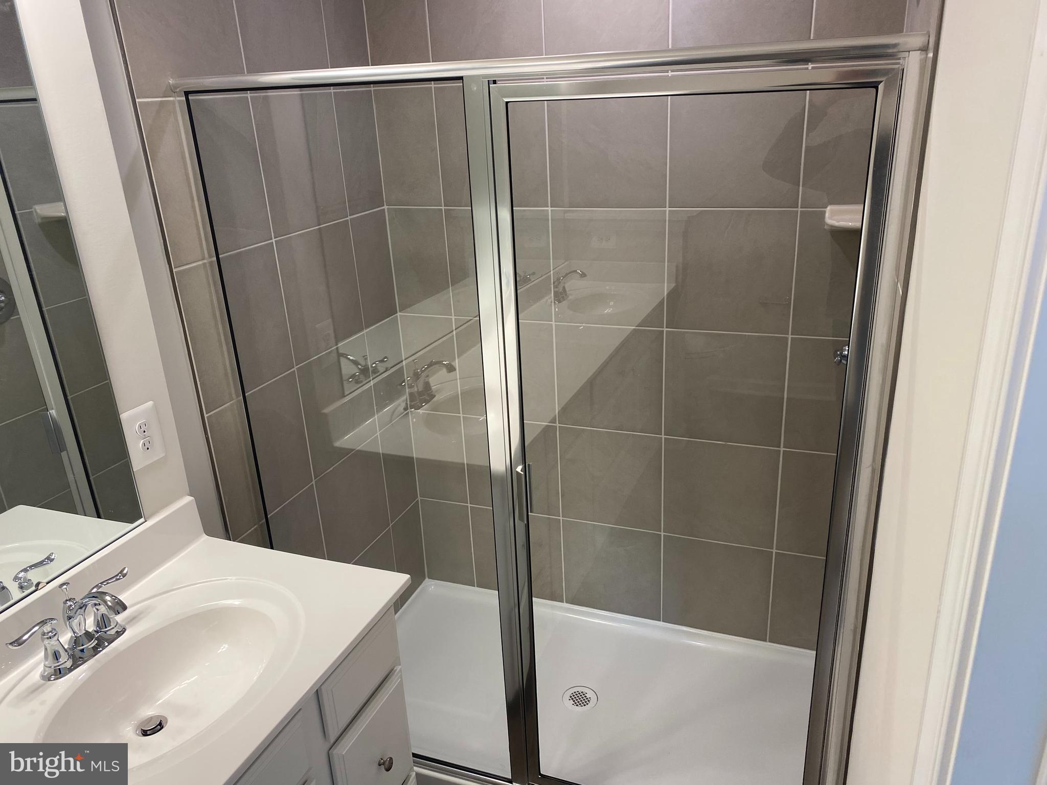 INDEPENDENCE SQUARE - Residential Lease