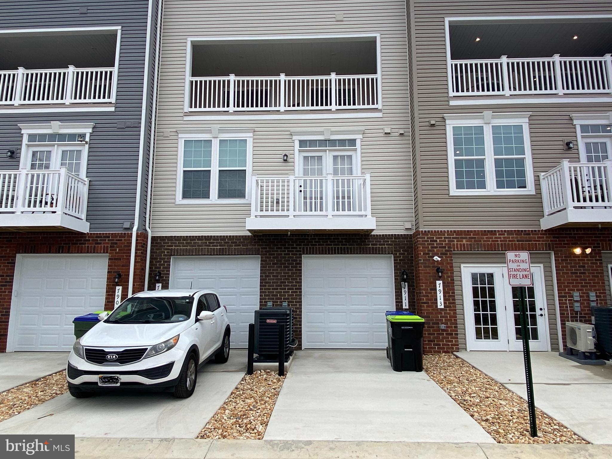 INDEPENDENCE SQUARE - Residential Lease