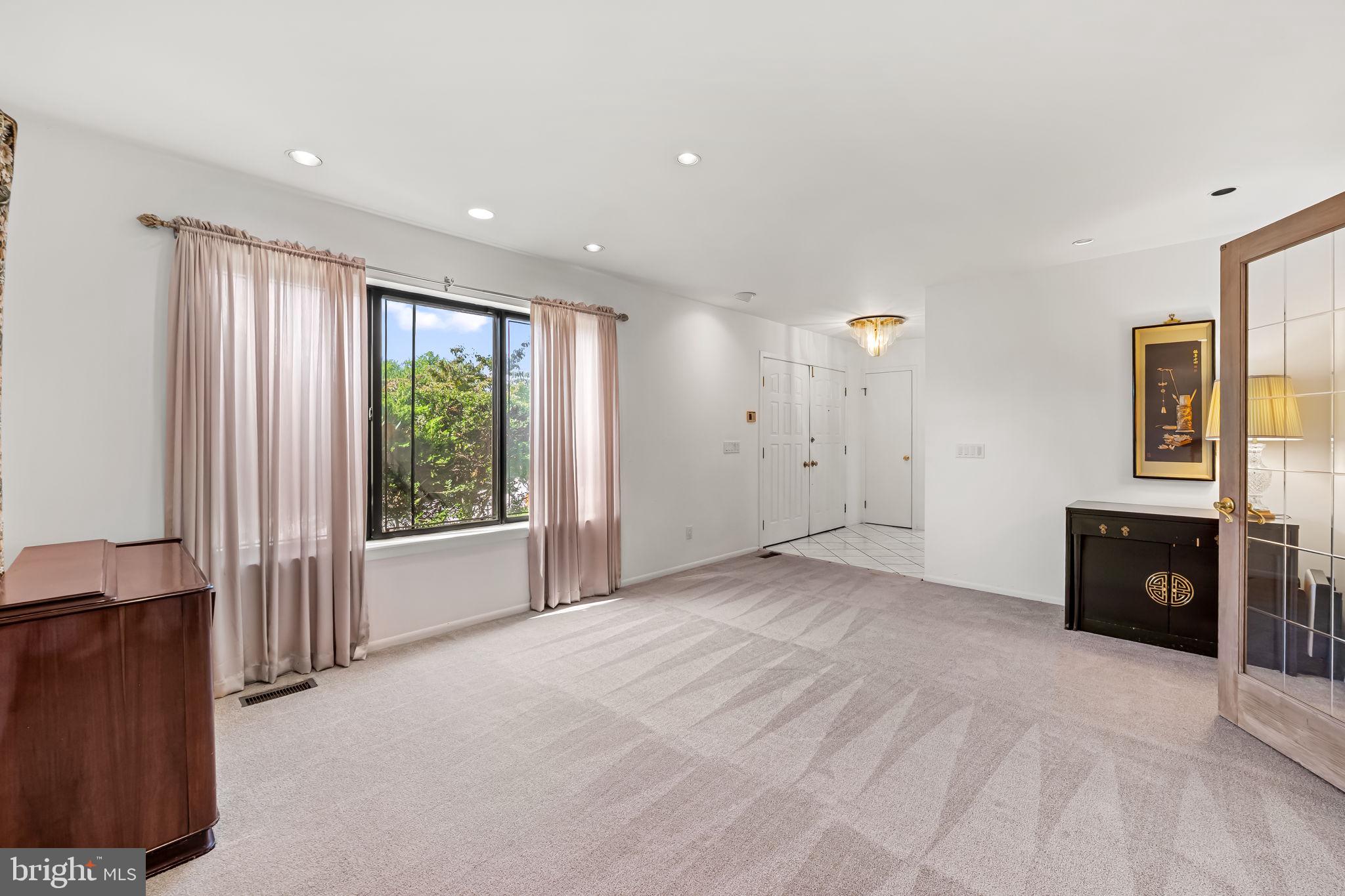 12 OAK HILL COURT