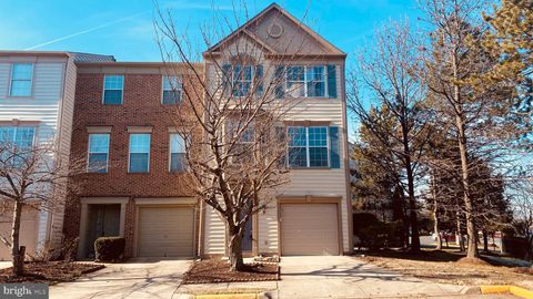 Photo of 1057 Lexus Way, HERNDON, VA 20170 (MLS # VAFX2296094)