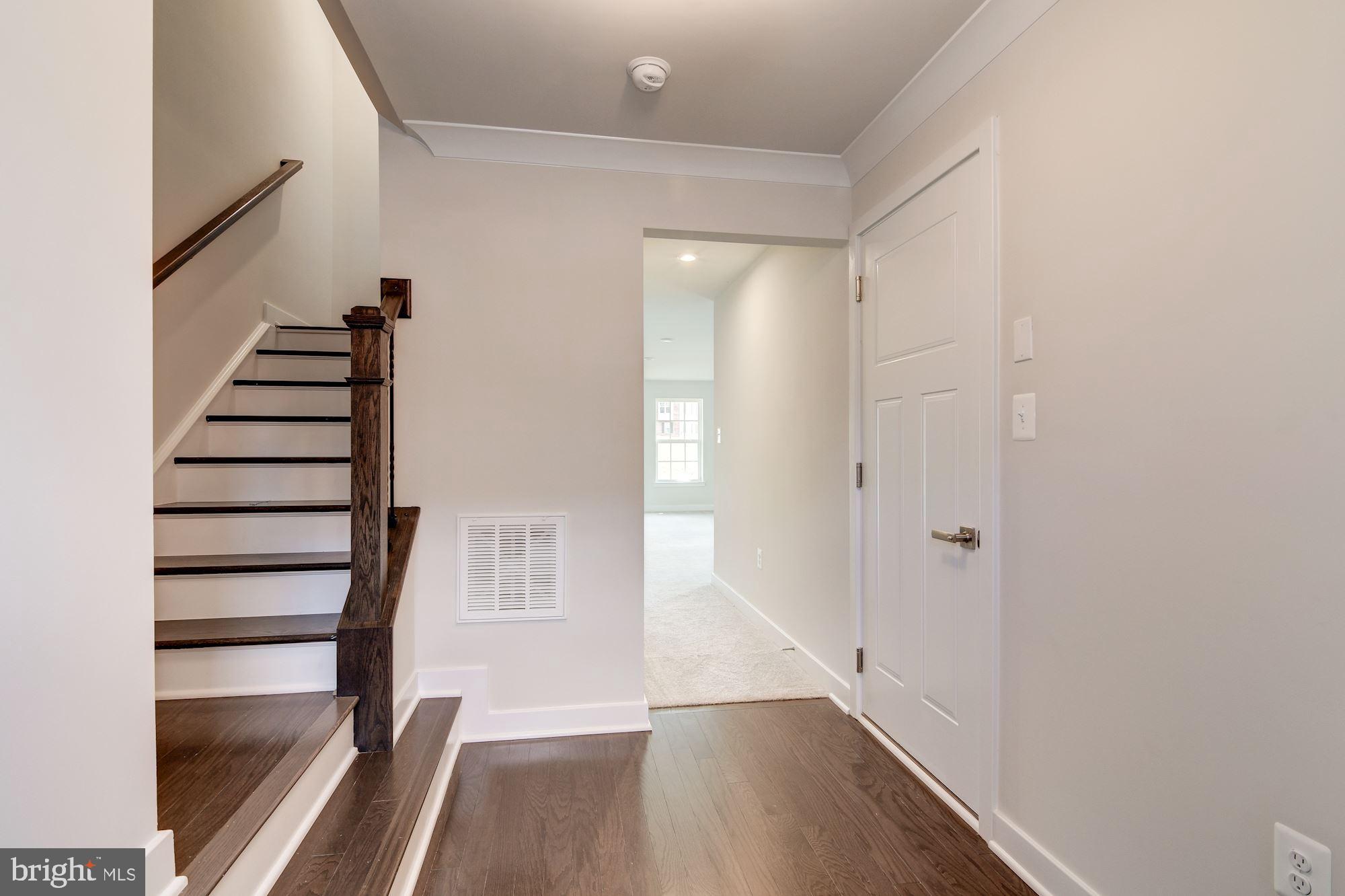 LARGO CRESCENT - Residential