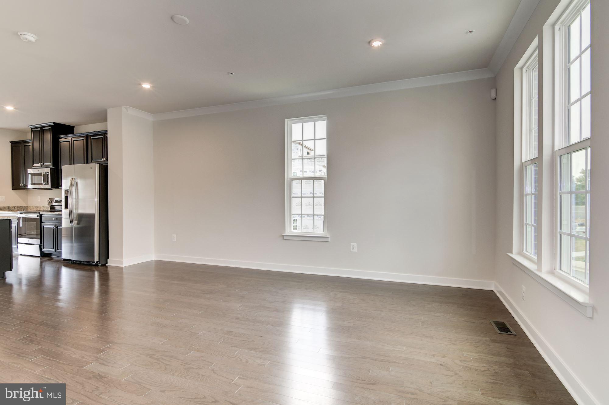 LARGO CRESCENT - Residential