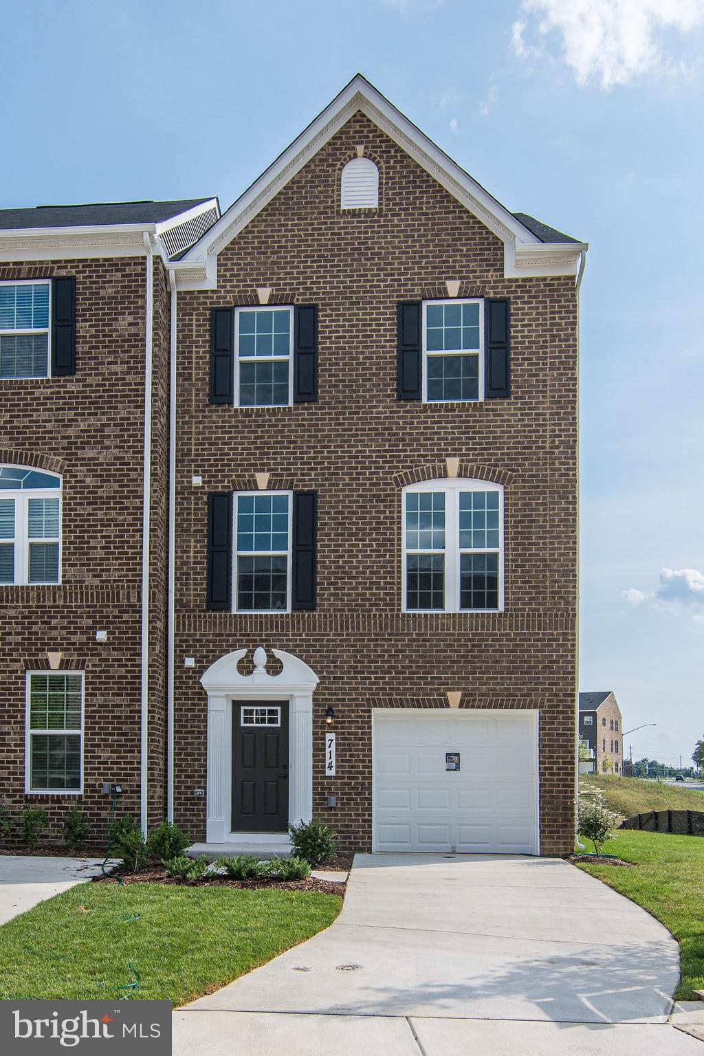 LARGO CRESCENT - Residential