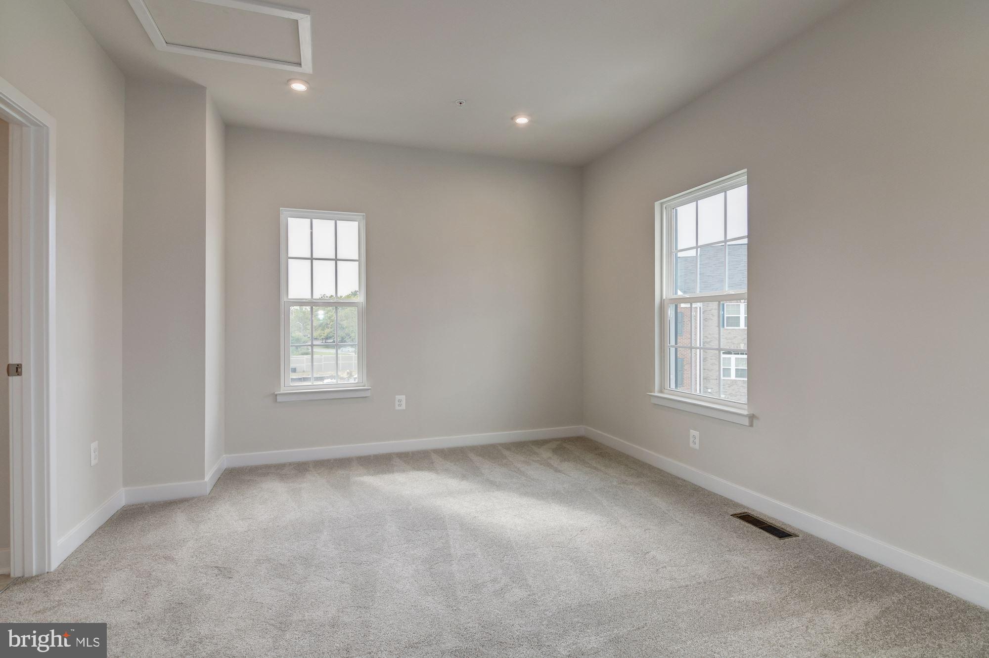 LARGO CRESCENT - Residential