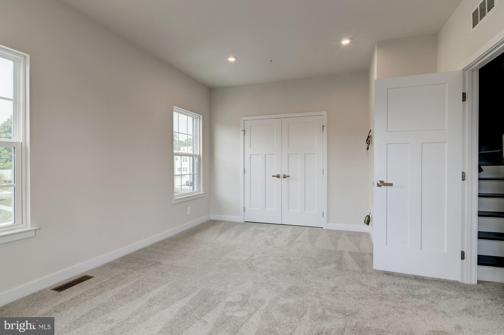 LARGO CRESCENT - Residential