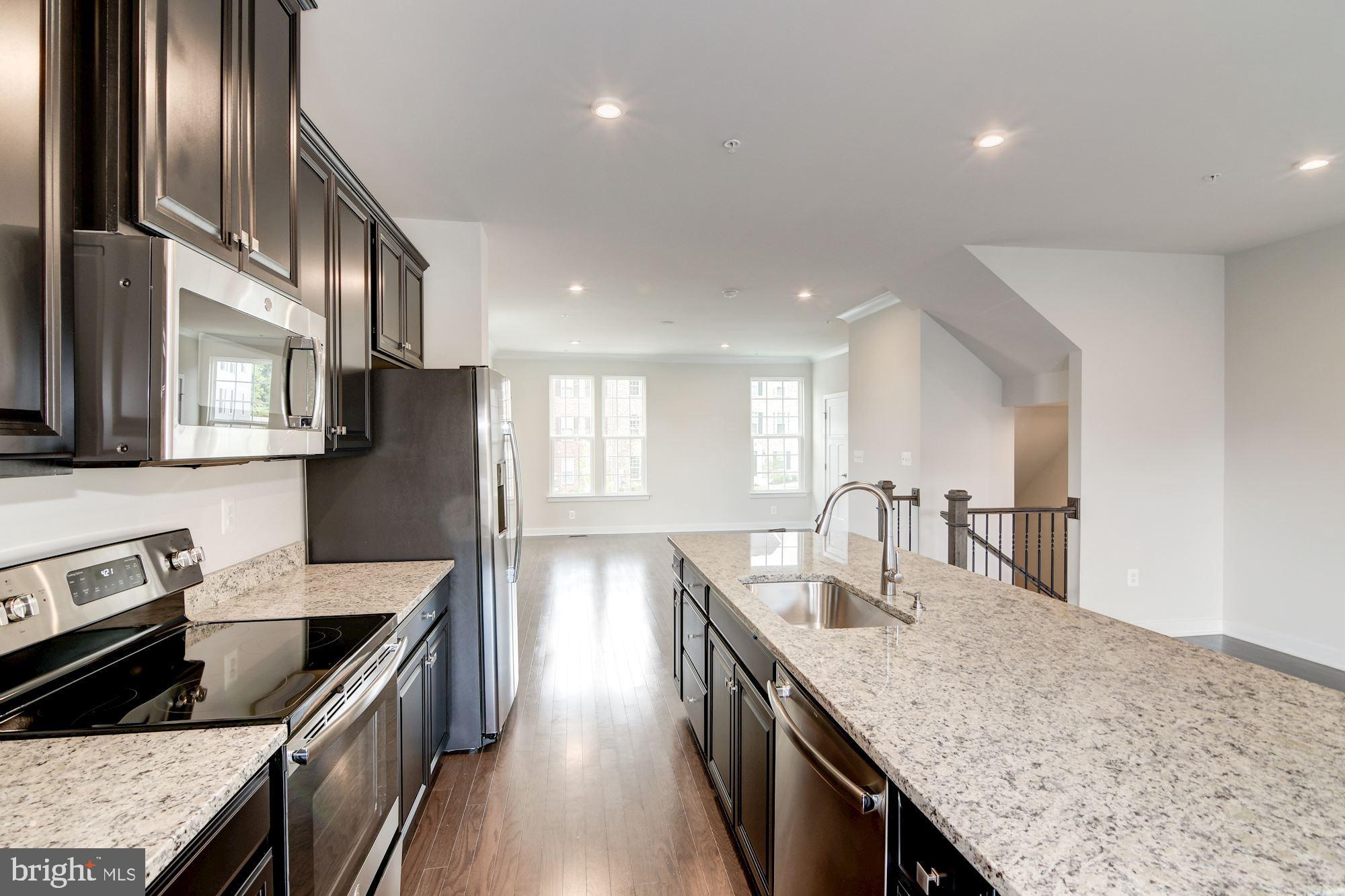 LARGO CRESCENT - Residential