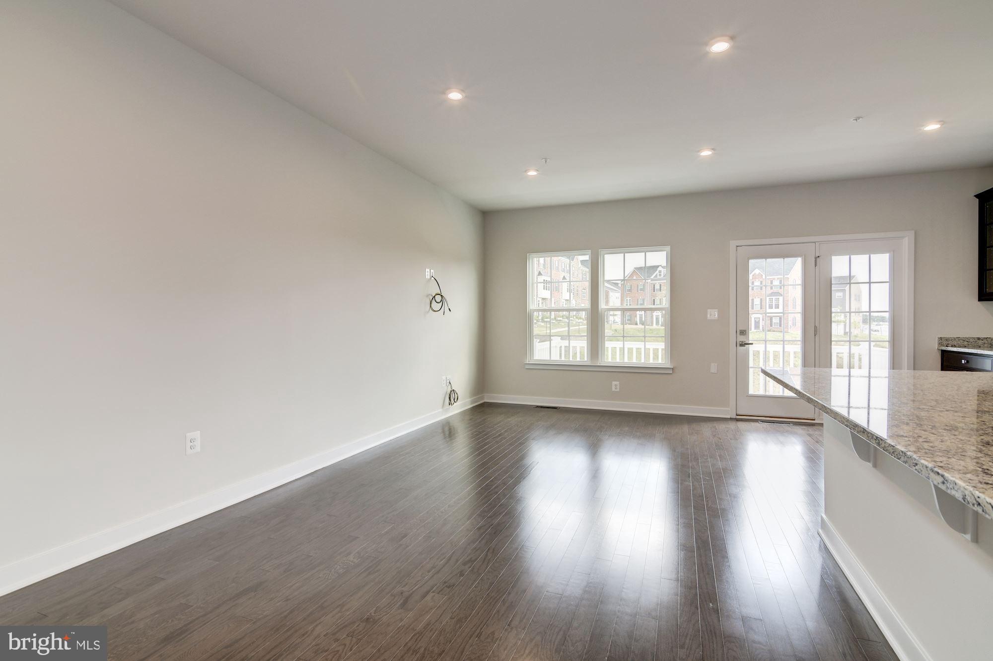 LARGO CRESCENT - Residential