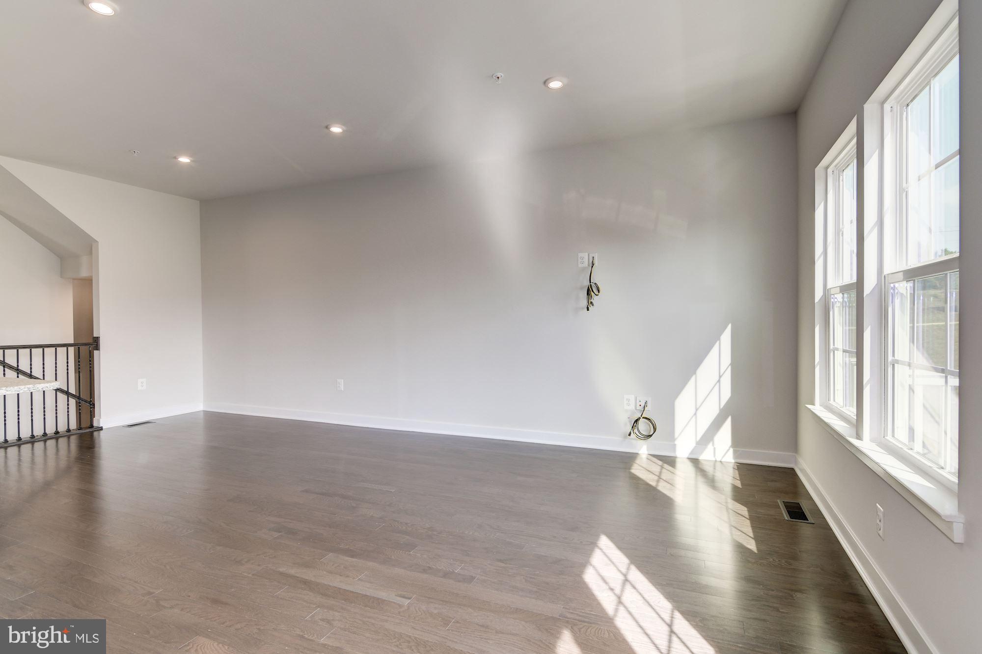 LARGO CRESCENT - Residential