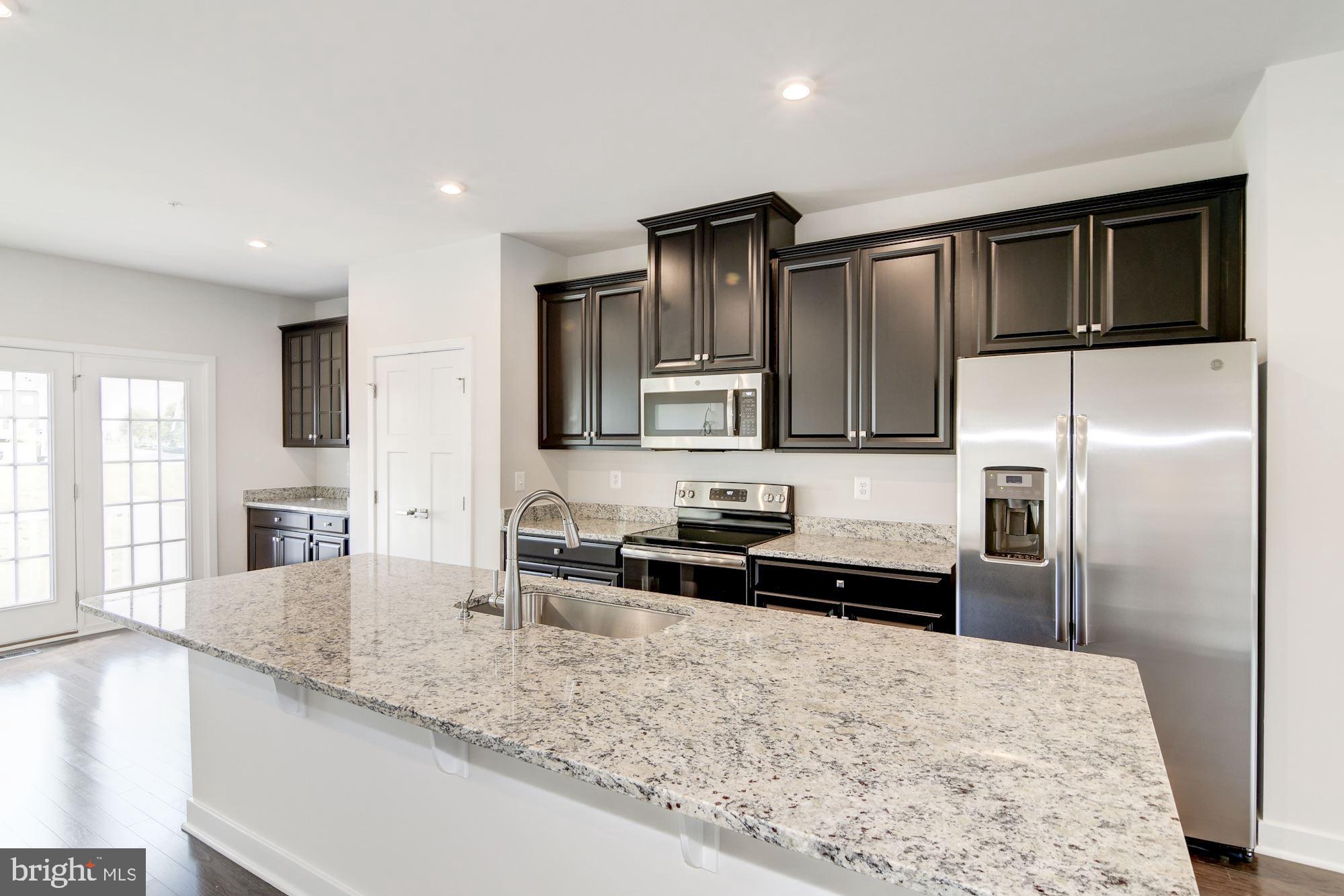 LARGO CRESCENT - Residential