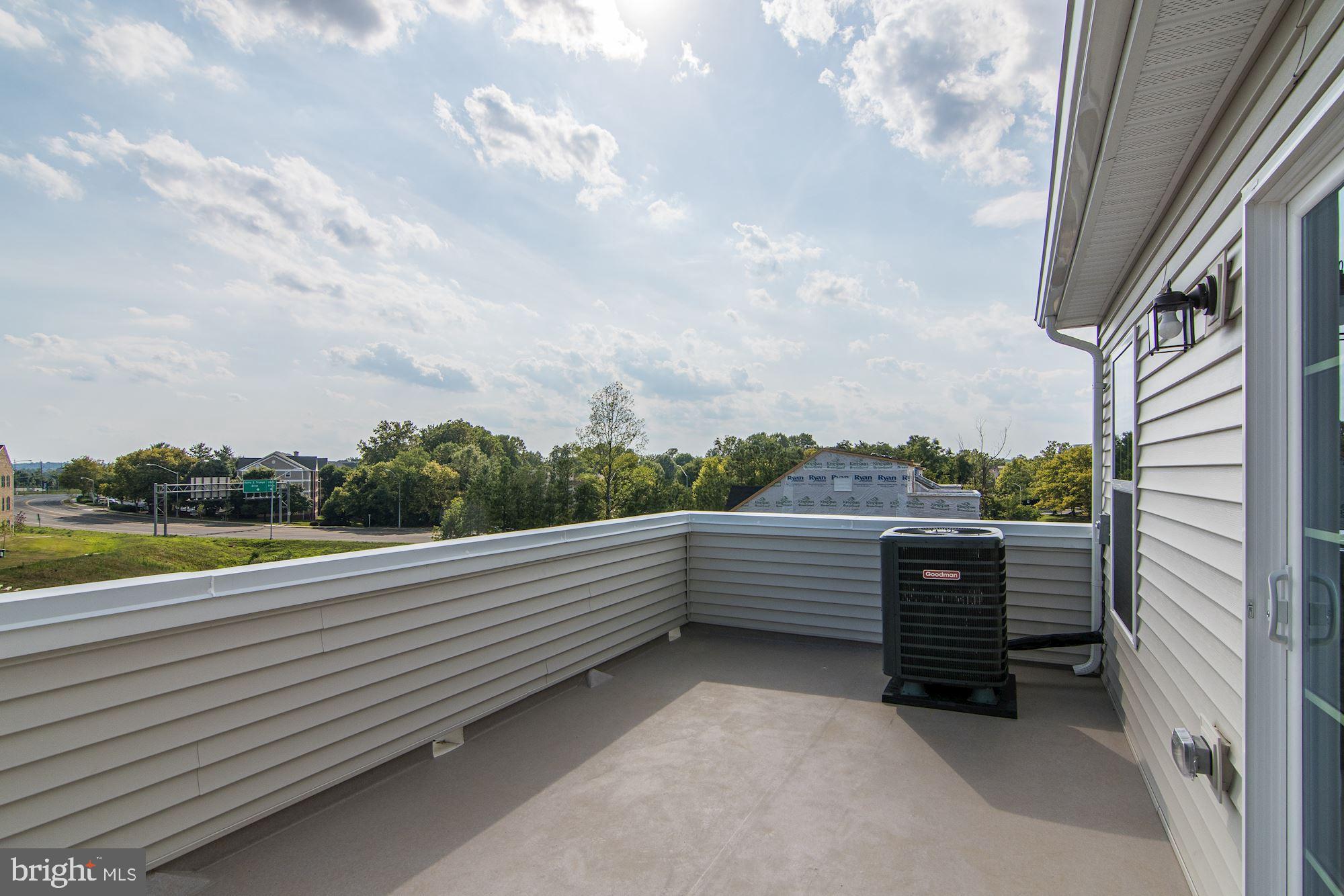 LARGO CRESCENT - Residential