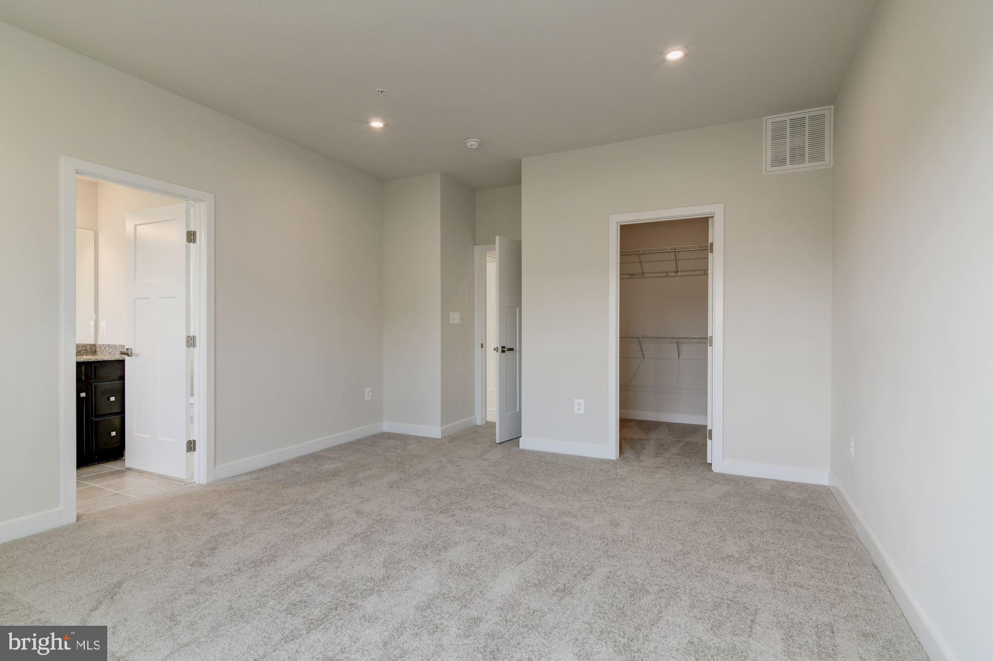 LARGO CRESCENT - Residential