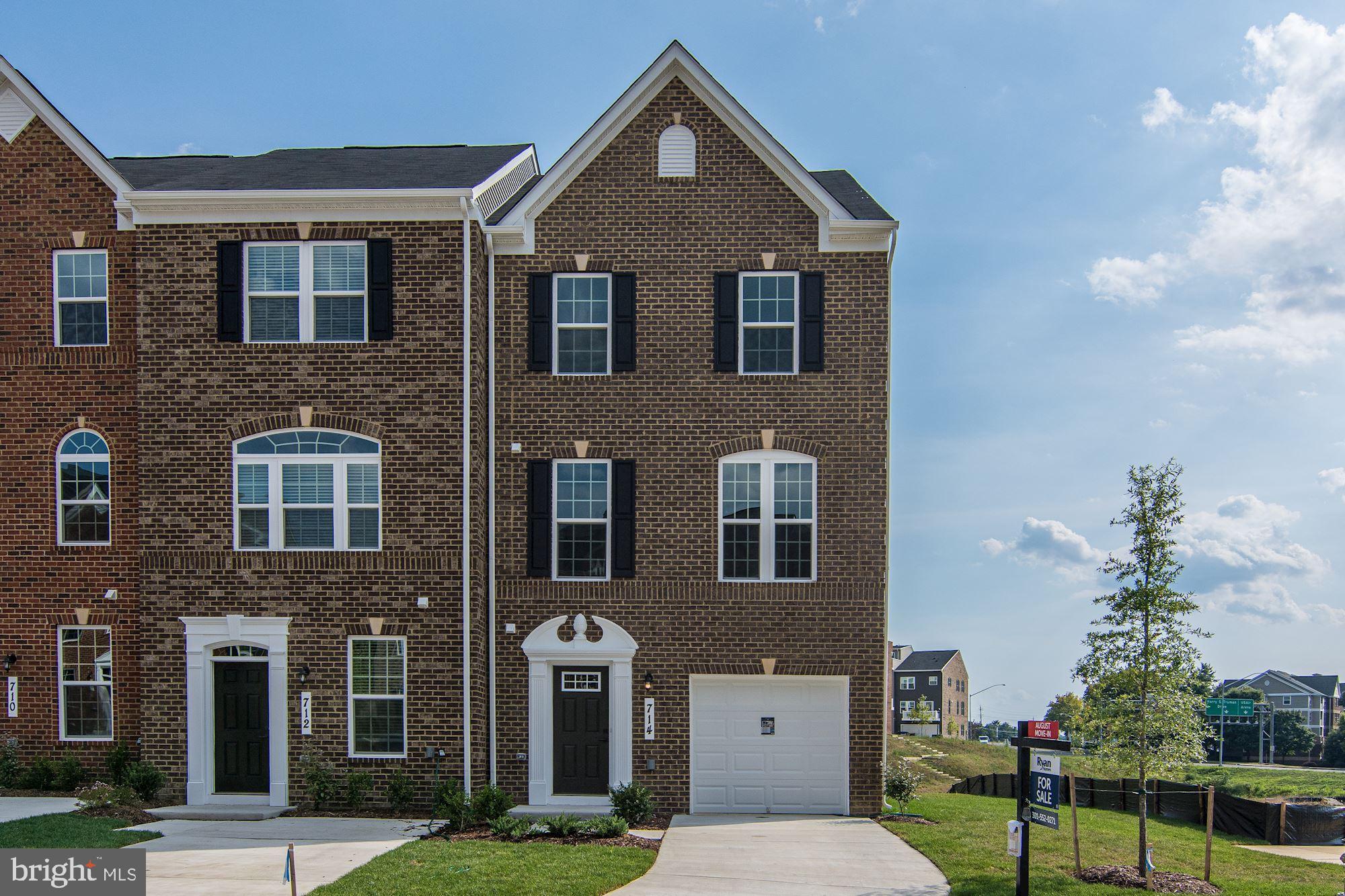 LARGO CRESCENT - Residential