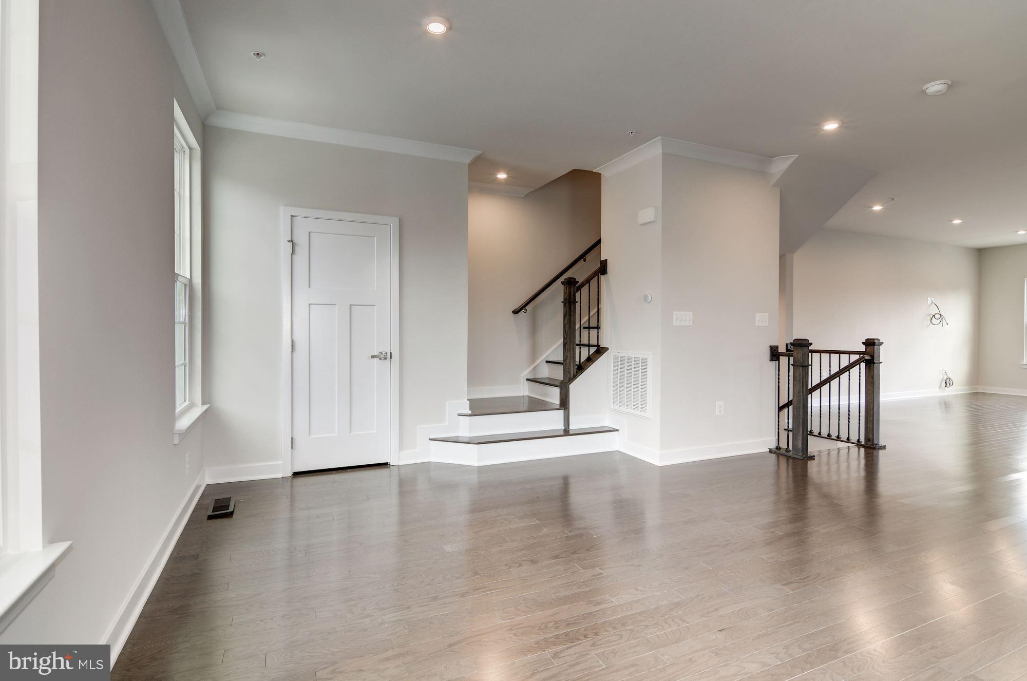 LARGO CRESCENT - Residential