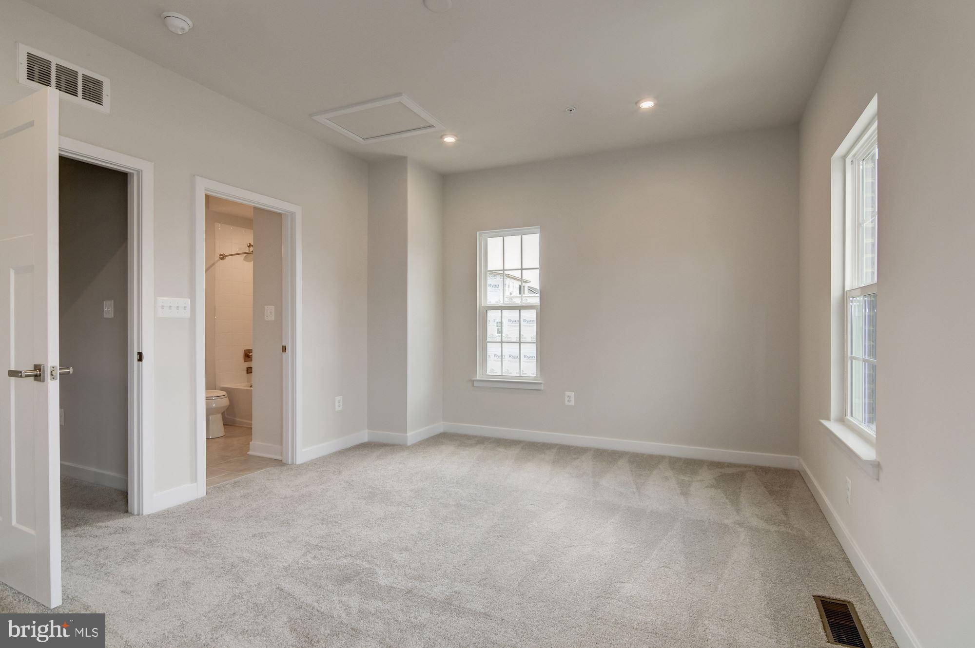 LARGO CRESCENT - Residential