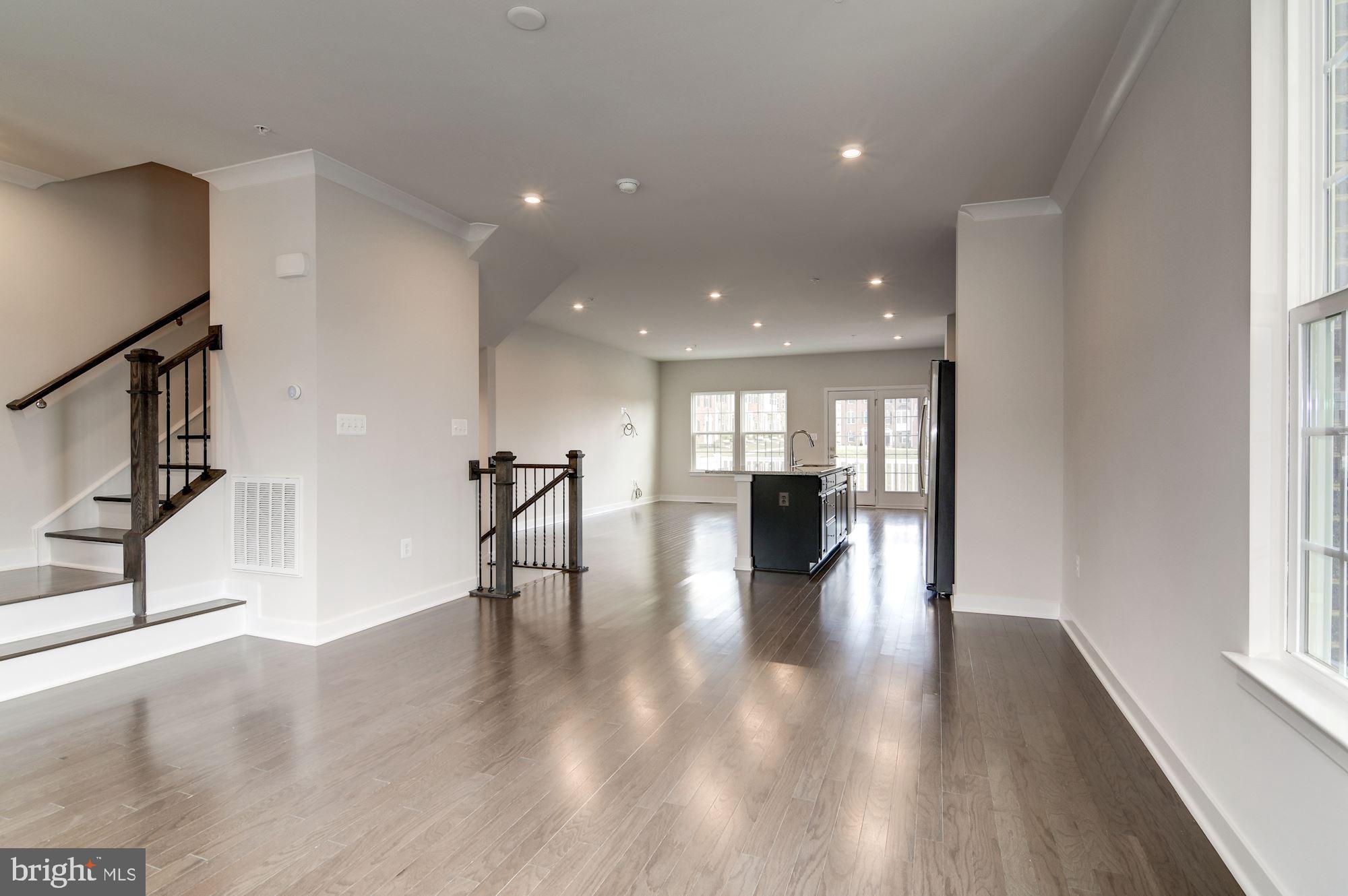 LARGO CRESCENT - Residential