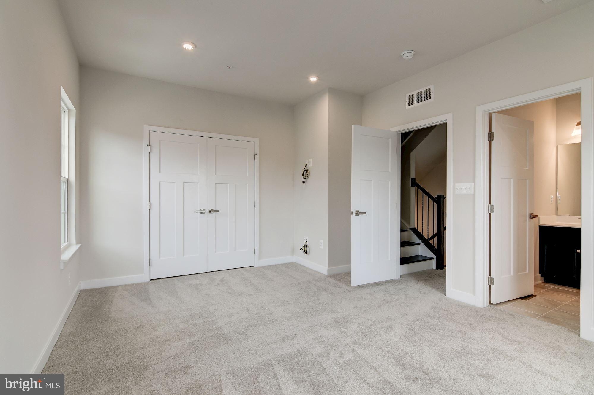 LARGO CRESCENT - Residential