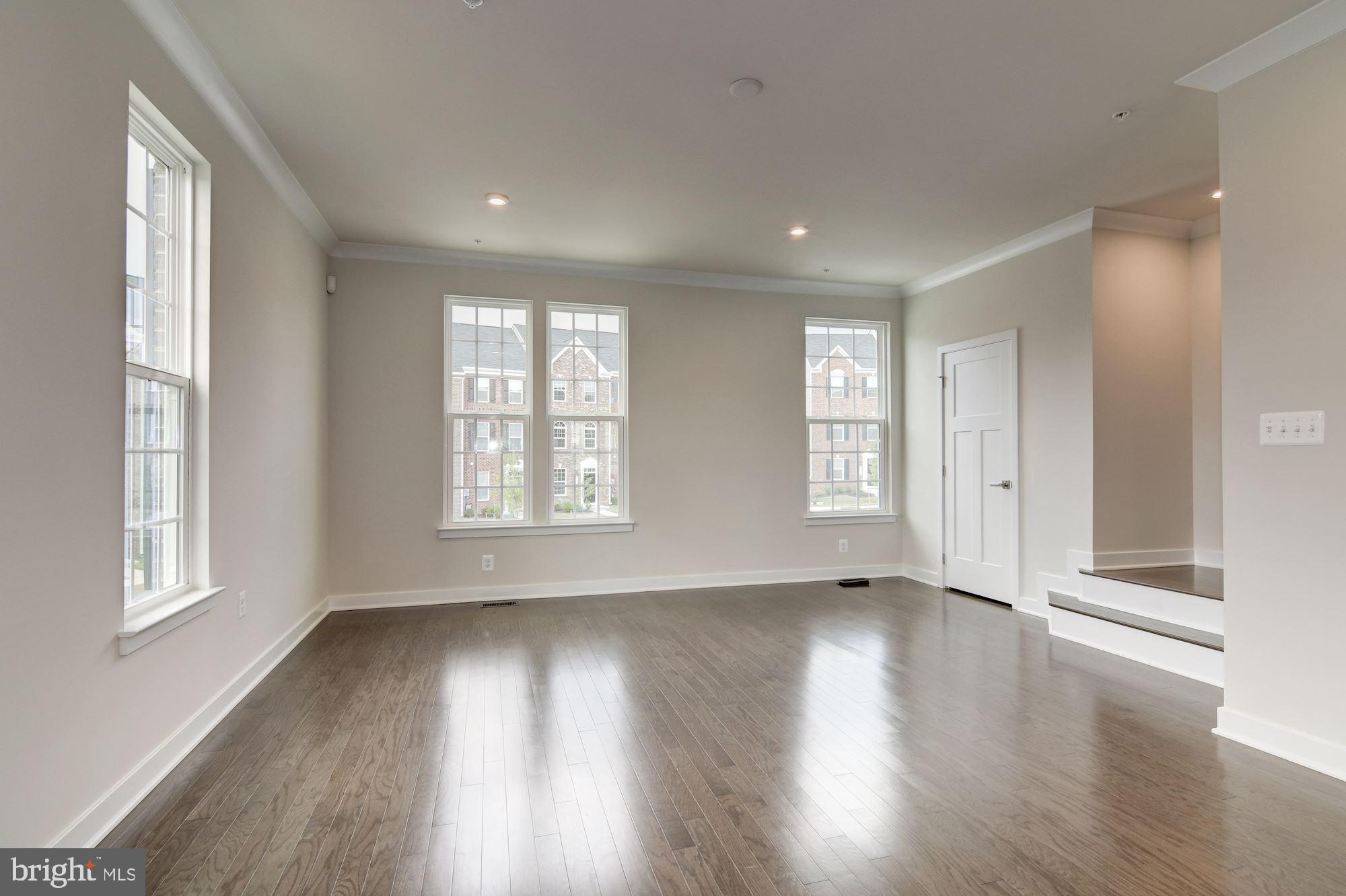 LARGO CRESCENT - Residential