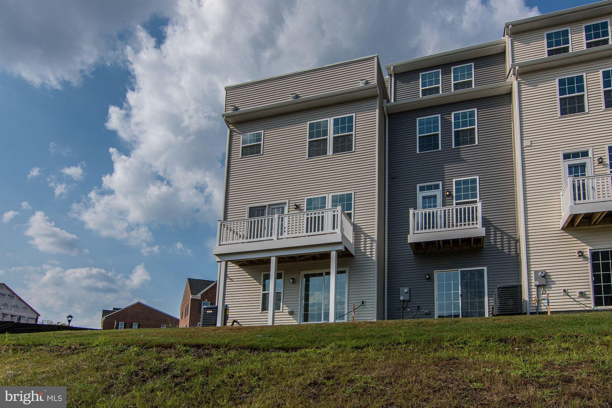 LARGO CRESCENT - Residential