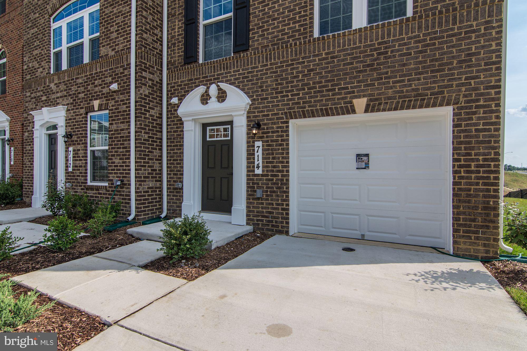 LARGO CRESCENT - Residential