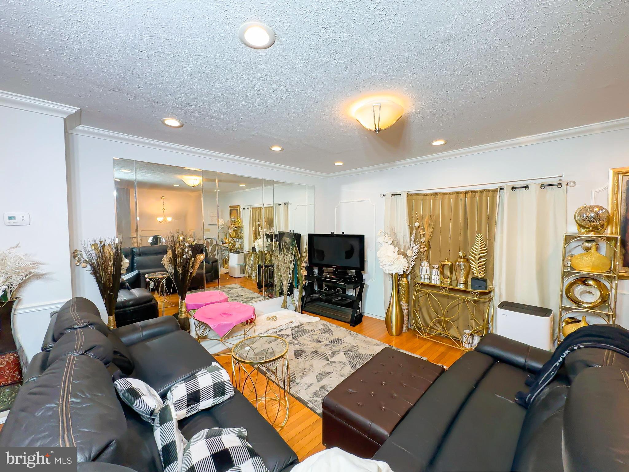 NEWPORT TOWNE - Residential