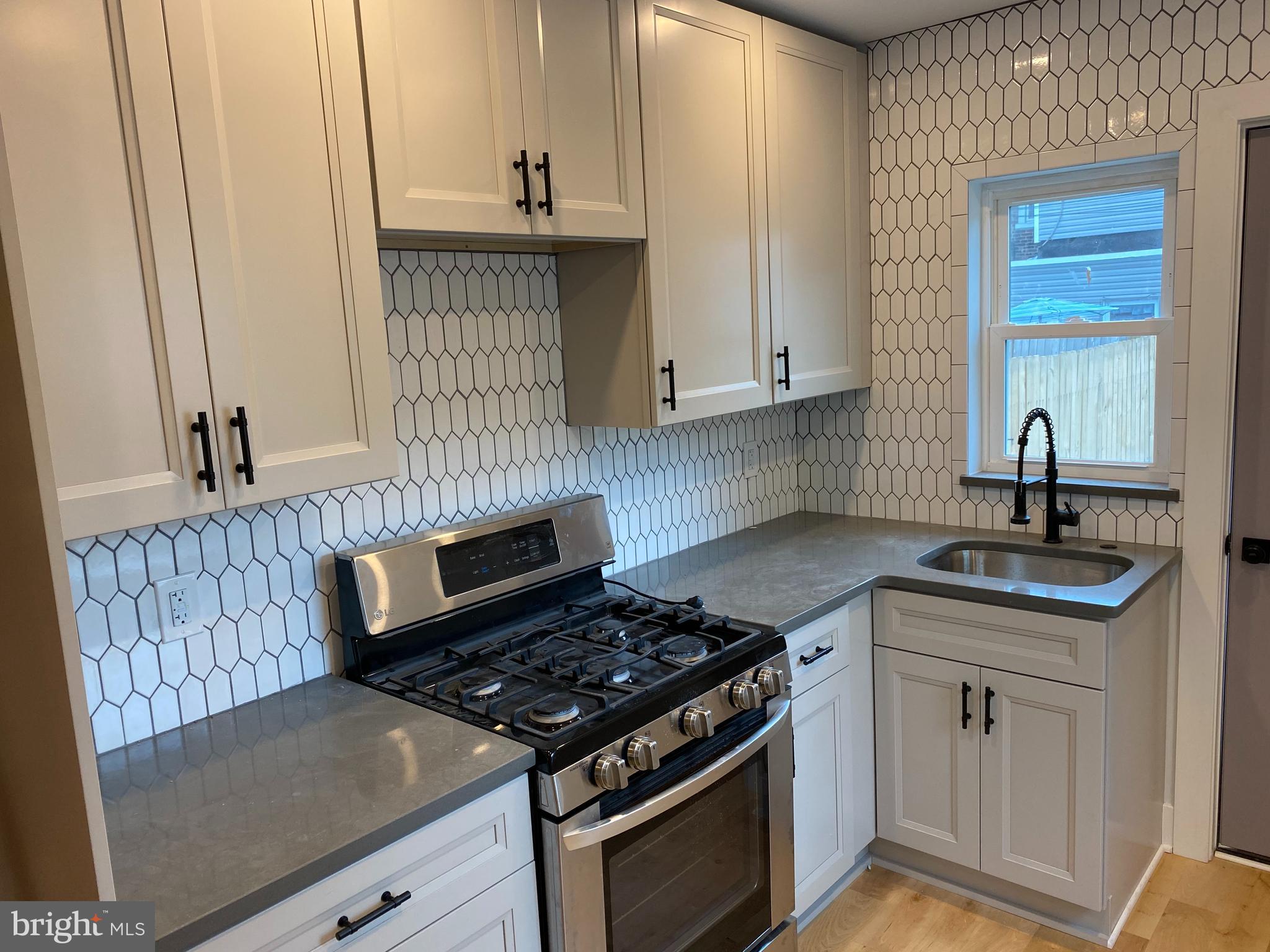 PORT RICHMOND - Residential Lease