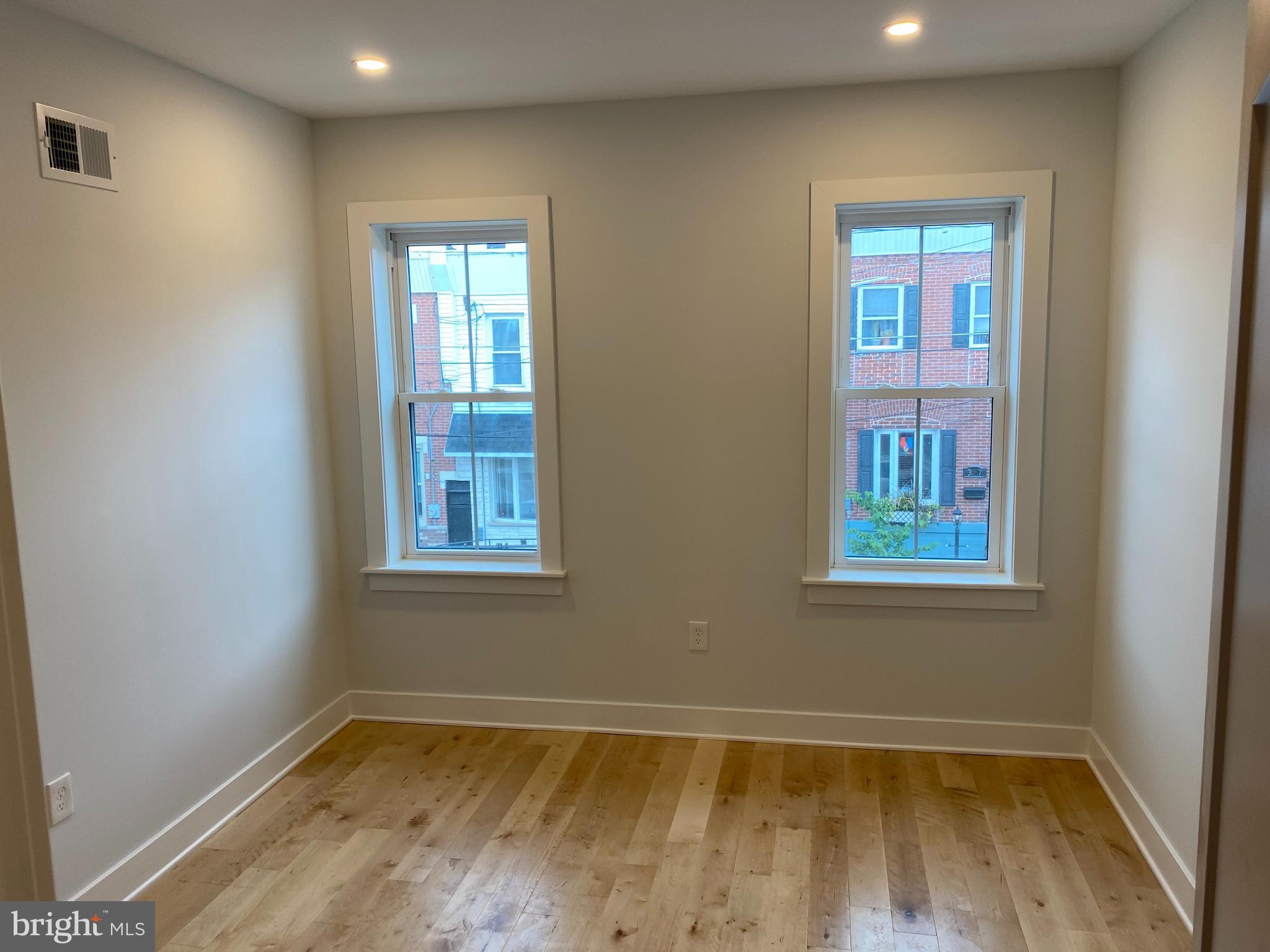 PORT RICHMOND - Residential Lease