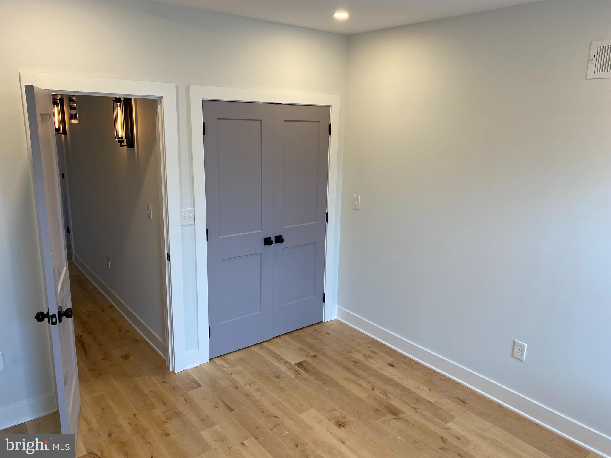 PORT RICHMOND - Residential Lease