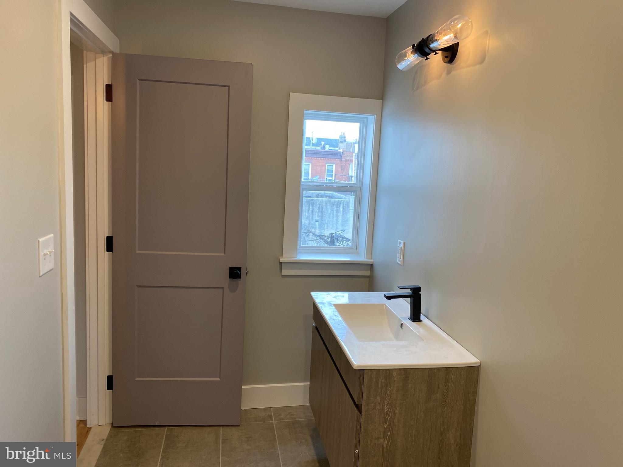 PORT RICHMOND - Residential Lease