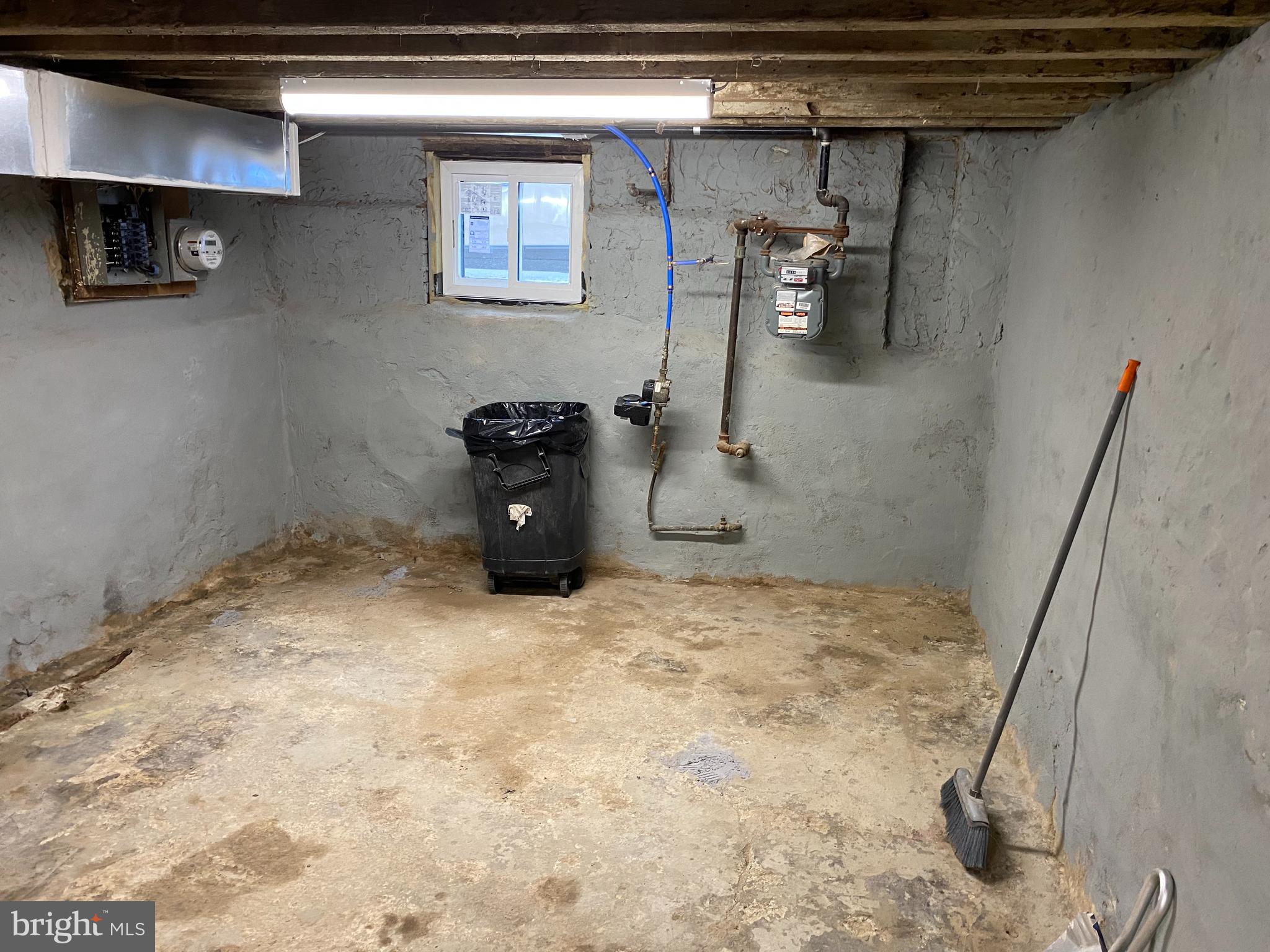 PORT RICHMOND - Residential Lease