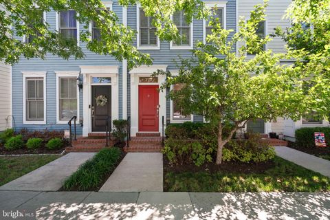 Townhouse For Sale - 727 N Alfred Street<br/> ALEXANDRIA, VA 22314