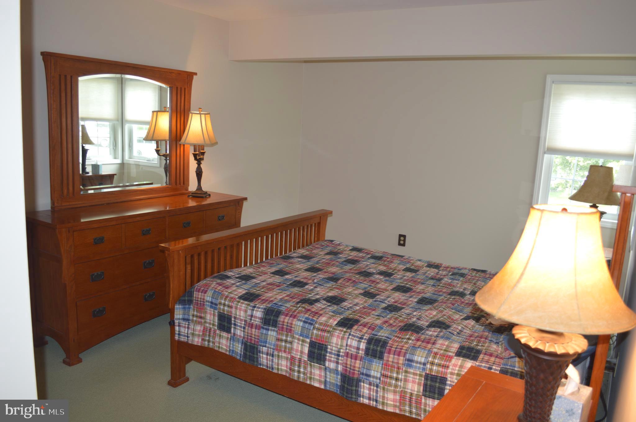 PONDS EDGE - Residential