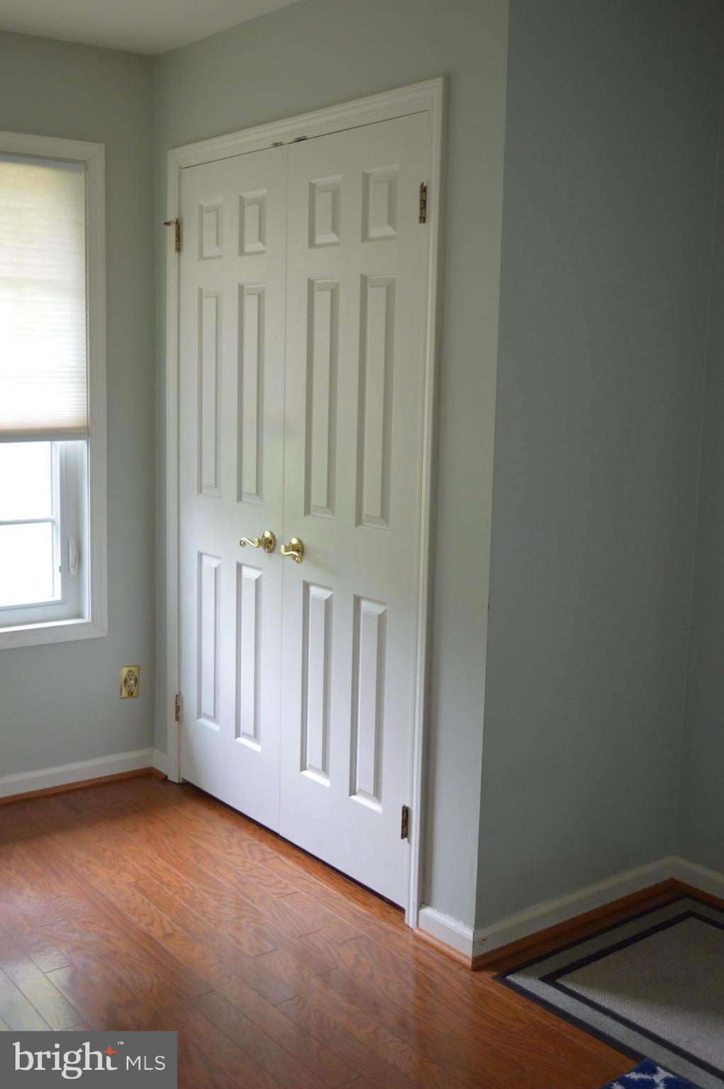 PONDS EDGE - Residential